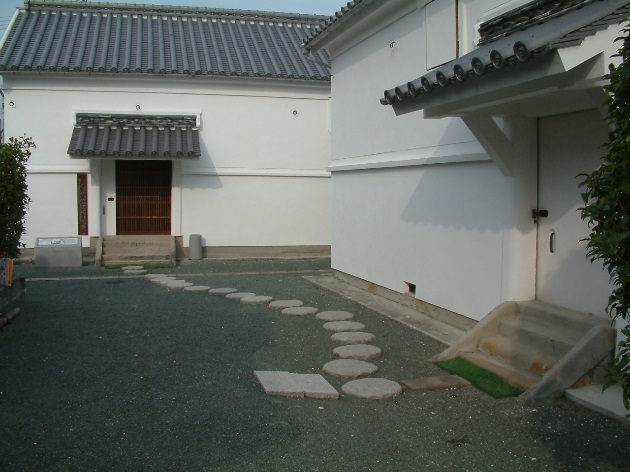 土蔵二棟